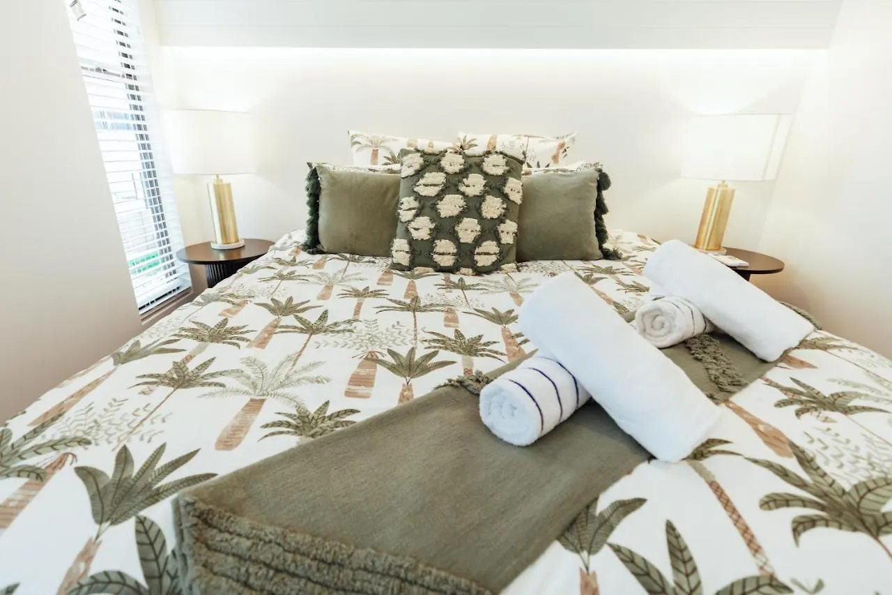 New! Dacha On Maggie No#2, Unrivaled Island Luxury Villa Nelly Bay 0*,  Australia